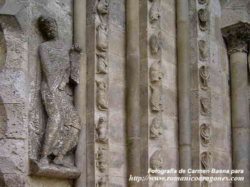 DETALLE DEL LADO ESTE DE LA PORTADA